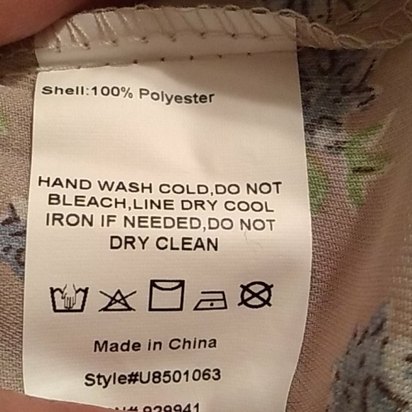 💕💥Like New Suzanne Betro Lightweight Bell Sleeve Blouse - Picture 5 of 5